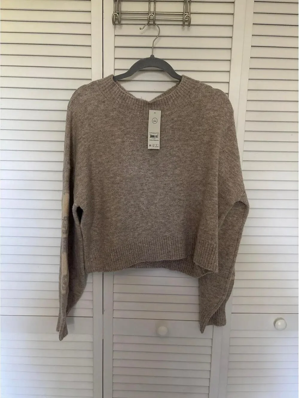 No Boundaries Crewneck Pullover Motif Sleeve Sweater, Women’s